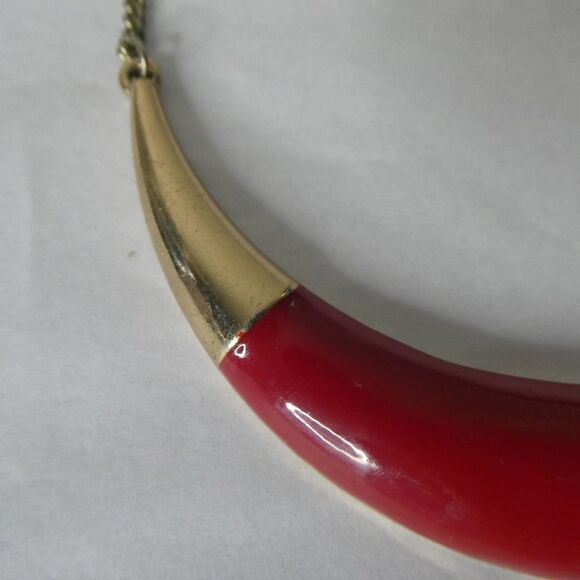 Vintage Gold Tone Red Statement Bib Necklace Enamel Bar Minimalist Art Deco Mod - Picture 3 of 9